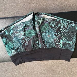 Lululemon 3” green and black floral shorts